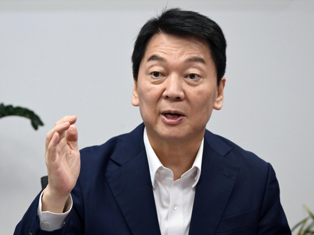 안철수 국민의힘 의원이 서울 여의도 국회 의원회관에서 서울경제신문과 인터뷰하고 있다. 성형주 기자