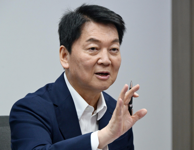 안철수 국민의힘 의원이 서울 여의도 국회 의원회관에서 서울경제신문과 인터뷰하고 있다. 성형주 기자