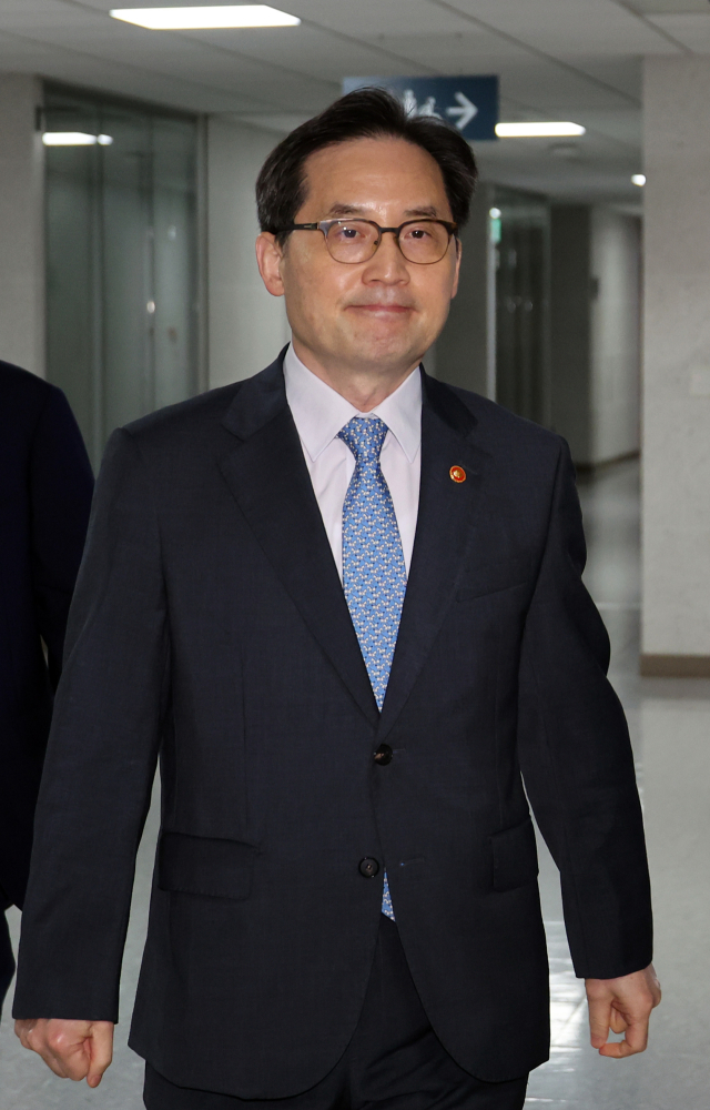 한기정 공정거래위원장이 17일 서울 여의도 국회 의원회관에서 열린 더불어민주당-공정위 비공개 회의에 참석하고 있다. 연합뉴스.