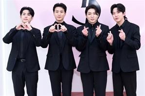 "생기부 요구에 경찰까지 무시"…JYP, 데이식스 팬미팅 과도한 신원확인 논란 사과 [전문]