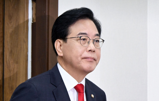 송언석 국민의힘 비상대책위원장 겸 원내대표가 21일 서울 여의도 국회에서 열린 비상대책위원회의에서 입장하고 있다. 성형주 기자