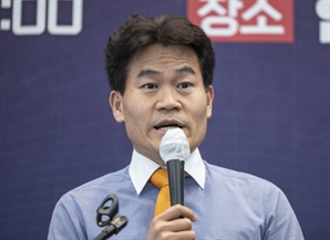 전한길 “내가 아니라 한동훈 출당시켜야…친한파는 민주당 프락치”