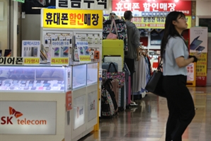 "150만원짜리 폰이 6만원"…조용히 시작된 '할인 국지전'