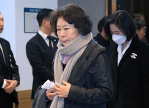 신영자, 롯데칠성마저 전량 매각…상속세 마련 ‘마침표’ 찍나 [시그널]