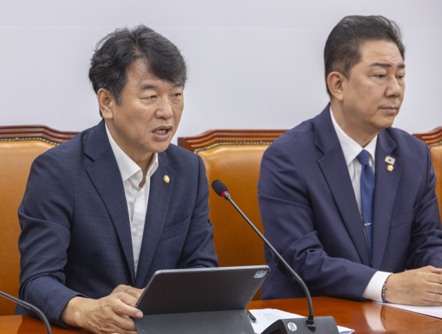 더불어민주당 문진석 원내수석부대표가 22일 국회에서 열린 원내대책회의에서 발언하고 있다. 연합뉴스