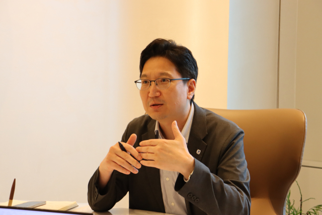 김영종 우리투자증권 리테일전략본부장(상무)이 23일 서울 여의도 TP타워에서 서울경제신문과 인터뷰를 하고 있다. 사진 제공=우리투자증권