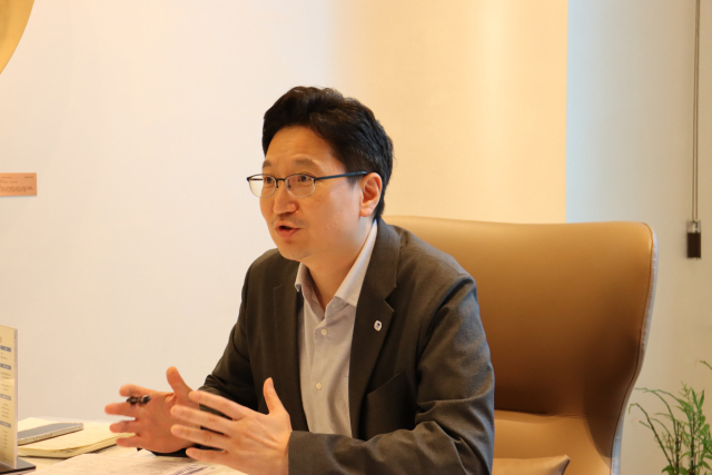 서울경제신문과 인터뷰 중인 김영종 우리투자증권 리테일전략본부장. 사진 제공=우리투자증권