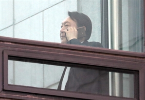 “비밀번호에 얼굴 인식 잠금까지”…특검, 尹 아이폰 포렌식 ‘난항’