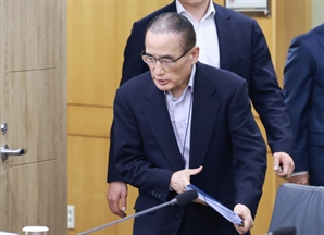 74시간 만에 귀국길 오른 위성락…정재계 촉각