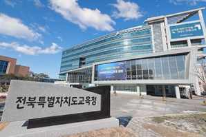교사에 방과후 ‘음란사진’ 보낸 남고생…교보위 “교권침해 아냐” 결정 논란
