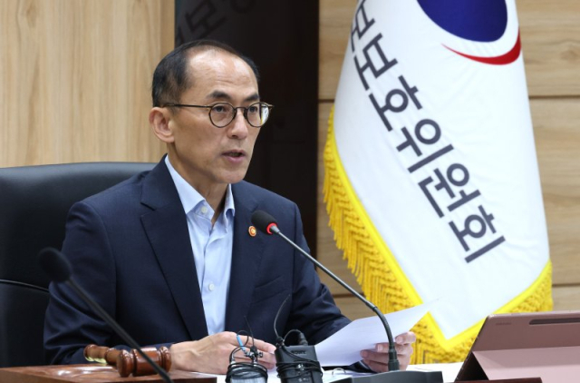 고학수 개인정보보호위원회 위원장이 23일 서울 종로구 정부서울청사에서 열린 제16회 전체회의에서 모두발언을 하고 있다. 뉴스1