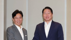 노동장관 만난 최태원 "노조법 개정 걱정…AI發 노동 변화에도 경쟁력 유지해야"