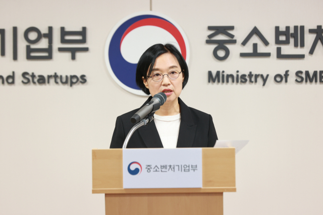 한성숙 중소벤처기업부 장관이 24일 세종 중소벤처기업부 청사에서 열린 취임식에서 취임사를 하고 있다. 사진 제공=중기부