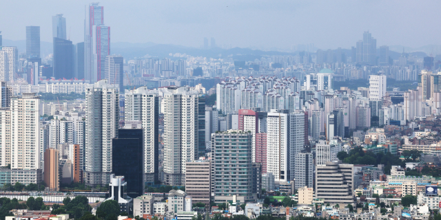 서울 남산 전망대에서 바라본 서울 시내. 연합뉴스
