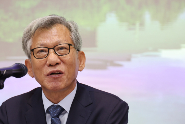 유홍준 국립중앙박물관장이 24일 기자간담회를 하고 있다. 연합뉴스