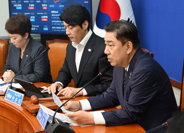 김병기 더불어민주당 대표 직무대행 겸 원내대표가 25일 서울 여의도 국회에서 열린 최고위원회의에서 모두발언을 하고 있다. 성형주 기자 2025.07.25