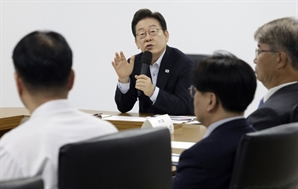 SPC공장 방문한 李 “저도 노동자 출신…죽지 않는 사회 만들겠다”