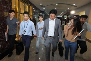 자택·모친·오빠 압수수색…소환 앞둔 김건희 '고강도 옥죄기'
