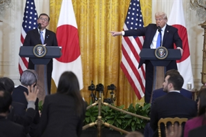 "관세 낮춰줄게, 돈 내면!" 노골적 압박 들어간 트럼프[글로벌 모닝 브리핑]