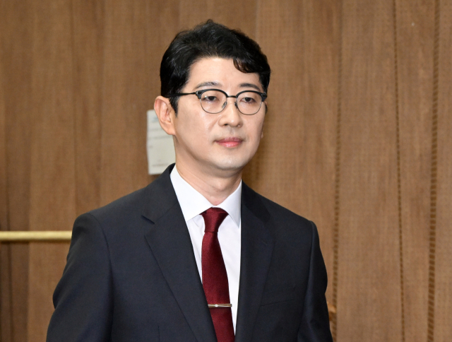 주진우 국민의힘 의원이 24일 서울 여의도 국회 소통관에서 당대표 출마 선언을 하기 위해 입장하고 있다. 성형주 기자