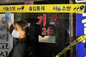 '길음동 칼부림' 내기바둑 탓? 화투패와 술병도 발견…경찰 "피의자 의식 아직"