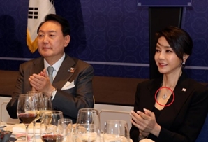 “반클리프·까르띠에·티파니 모두 ‘가짜?’”…‘초고가 장신구 논란’ 김건희 측 주장은