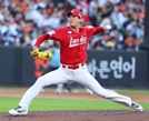 김광현, 6이닝 2실점 호투…류현진과 맞대결서 완승