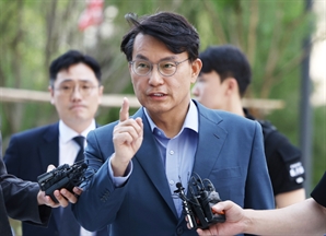 “'尹공천개입 공범' 의혹”…윤상현 의원, 김건희특검 출석