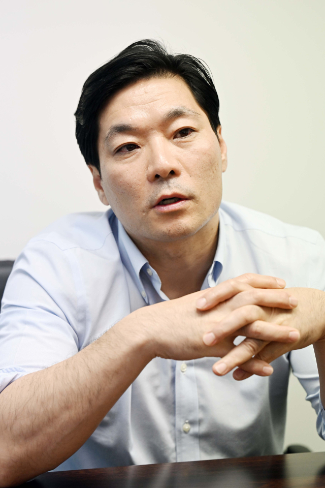 이제충 홍콩 CSOP 자산운용 상무가 14일 서울경제신문과 인터뷰를 하고 있다. 조태형 기자