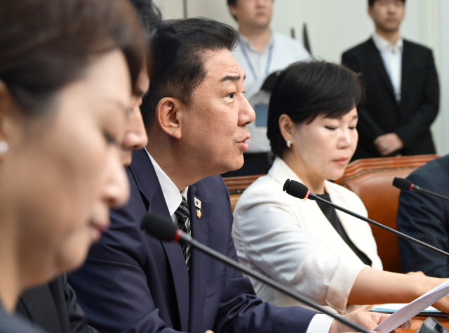 김병기 더불어민주당 대표 직무대행 겸 원내대표가 25일 서울 여의도 국회에서 열린 최고위원회의에서 모두발언을 하고 있다. 성형주 기자 2025.07.25