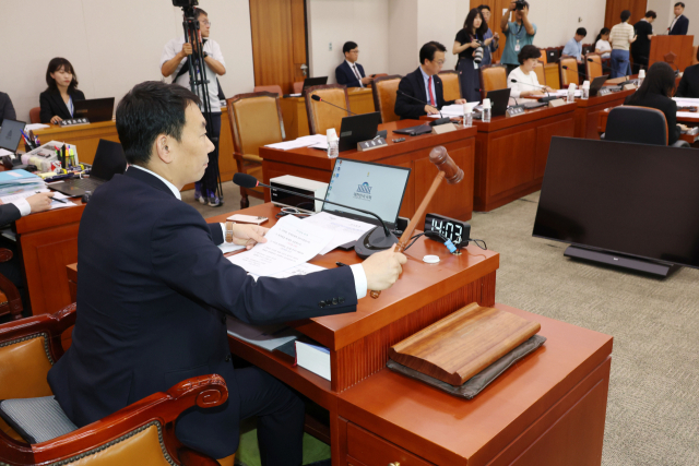 (서울=뉴스1) 이광호 기자 = 28일 오후 서울 여의도 국회에서 열린 법제사법위원회의 제3차 법안심사제1소위원회에서 김용민 소위원장이 상법 일부개정법률안을 상정하고 있다. 2025.7.28/뉴스1