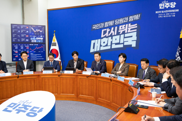 김병기 더불어민주당 당대표 직무대행 겸 원내대표가 28일 서울 여의도 국회에서 열린 최고위원회의에서 모두 발언을 하고 있다. 뉴스1