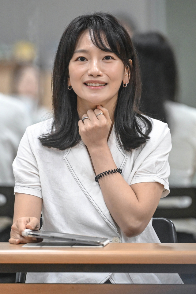 연극 ‘문 속의 문’에 대해 인터뷰를 하고 있는 백은혜 배우/제공=세종문화회관