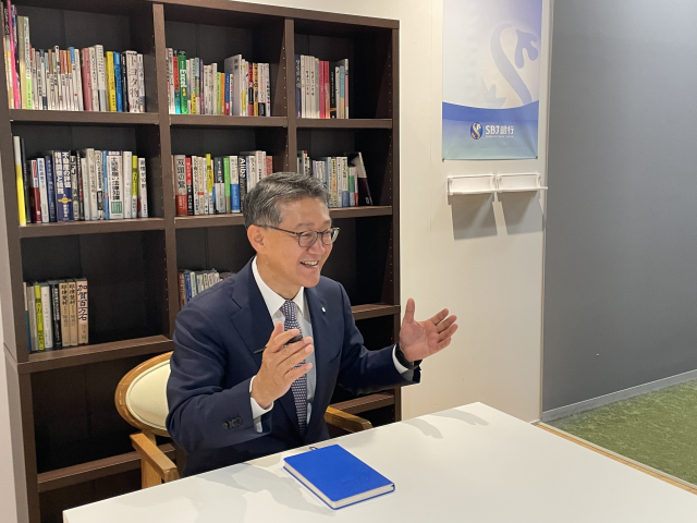권순박 SBJ은행 법인장이 서울경제신문과 인터뷰를 진행하고 있다. 사진=신중섭 기자