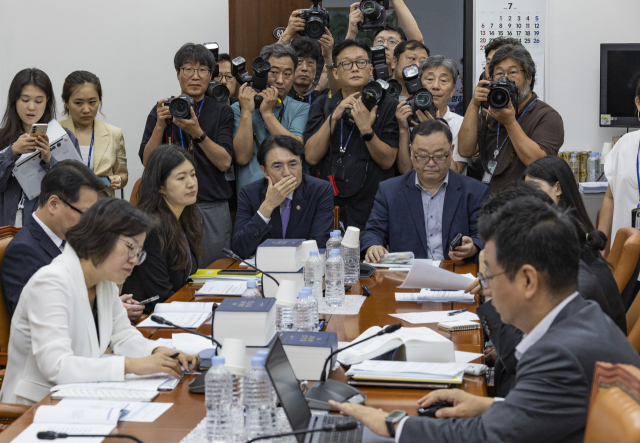 노조법 개정안 환노위 통과…경총 '산업 생태계 붕괴, 강행 처리 중단하라'