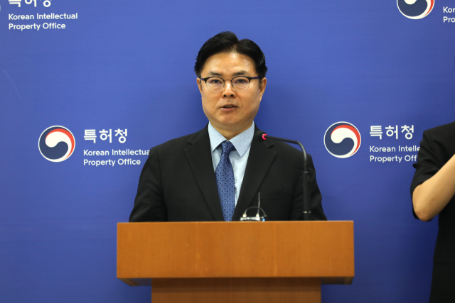 목성호 특허청 차장이 28일 세종 정부청사에서 ‘국가첨단전략기술이 포함된 이차전지 기술 해외 유출사건’ 브리핑을 하고 있다. /사진 제공=특허청