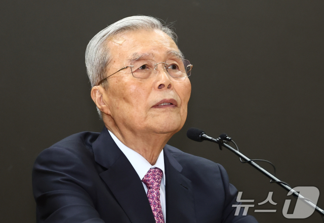 김종인 전 국민의힘 비상대책위원장. 뉴스1