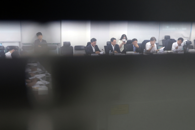 29일 서울 여의도 국회 의원회관에서 세제 개편안 마련을 위한 비공개 당정협의회가 열리고 있다. 연합뉴스