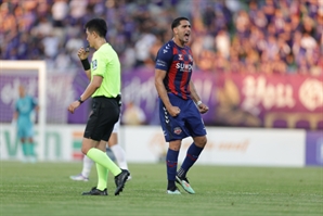 헤딩 동점골로 역전승 기여한 수원FC 싸박, K리그1 24R MVP 선정