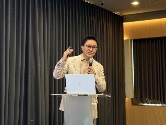 정용지 케어젠 대표가 29일 삼성동 아이티스퀘어에서 열린 기업설명회에서 발표하고 있다. 박지수 기자