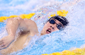 아쉽게 주 종목 메달 획득 실패한 황선우, 자유형 100m 8위로 준결승 진출