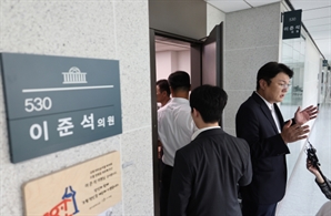 '이준석 2차 압수수색'…개혁신당 "압색 범위 지나쳐"