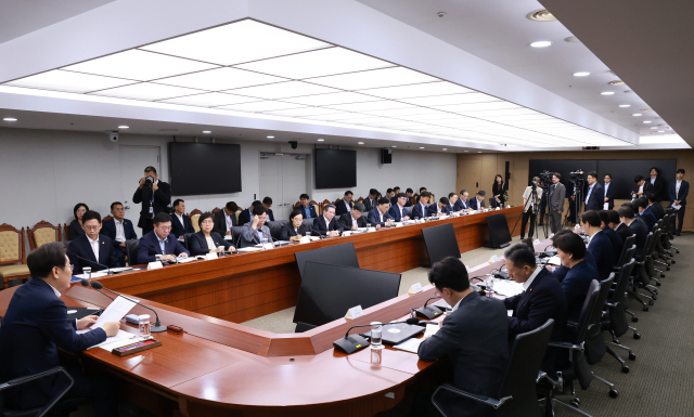 이재명 대통령이 30일 서울 용산 대통령실 청사에서 열린 비상경제점검 태스크포스(TF) 3차 회의를 주재하고 있다. 연합뉴스