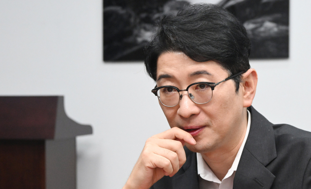 국민의힘 대표 선거에 출마한 주진우 의원이 30일 국회 의원회관에서 서울경제신문과 만나 인터뷰를 하고 있다. 오승현 기자