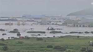 [영상] 러시아에 3∼4ｍ 쓰나미 덮쳤다…"바닷물이 온 마을 집어삼켜"