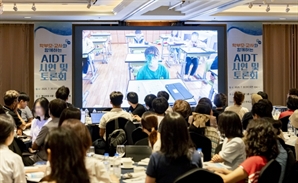 AIDT 실사용 현장 교사 75% “효과 확실”… 비판은 ‘비사용자’에서 나왔다