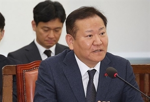 '언론사 단전·단수' 이상민 구속심사 출석…질문엔 '묵묵부답'