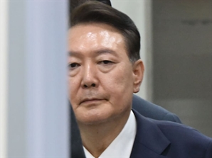 법원, 윤석열 전 대통령 체포영장 발부…서울구치소서 강제구인될 듯