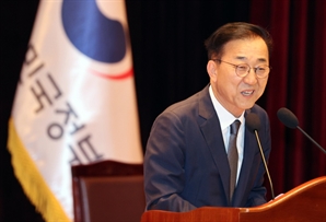 김윤덕 국토부 장관 취임…"주택 정책도 지방 균형 발전 고려"