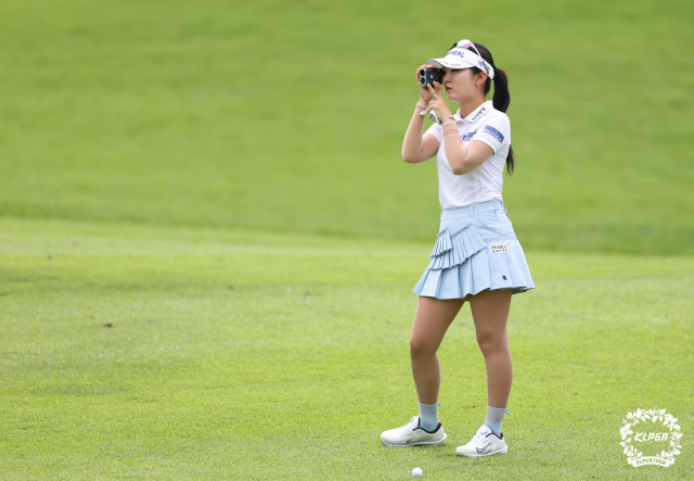공동 11위를 달리고 있는 이예원. 사진 제공=KLPGA